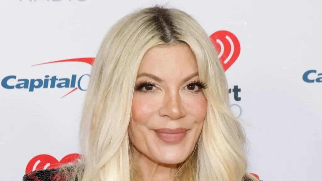 Tori Spelling biography